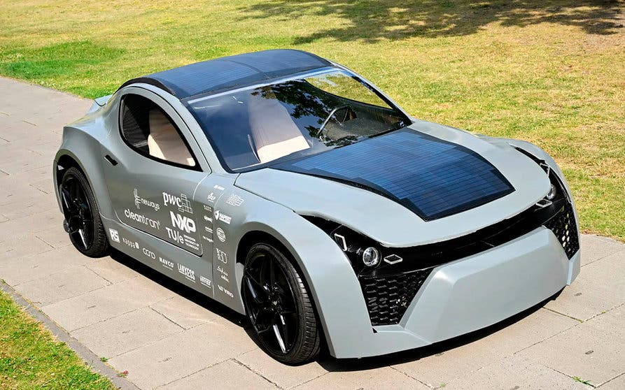  El ZEM es un prototipo de un coche eléctrico que cuenta con un filtro en la toma de aire delantera que elimina el CO2 a medida que avanza. 