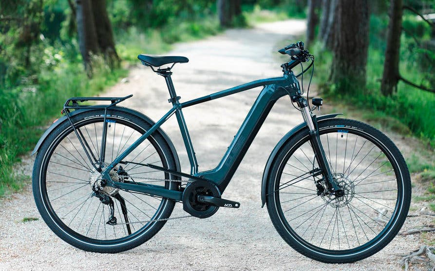  Cube Hybrid One, la bicicleta eléctrica que apuesta por dar descanso a los vehículos de cuatro ruedas. 