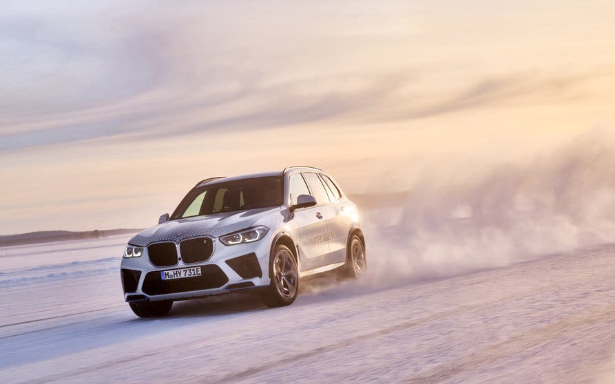  BMW prueba el iX5 Hydrogen en Arjeplog. 