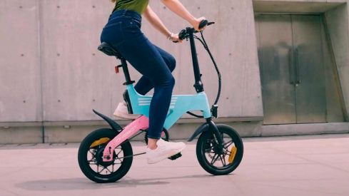 árabe Humo Reunir Esta bicicleta eléctrica de magnesio con 50 km de autonomía cuesta menos de  500 euros