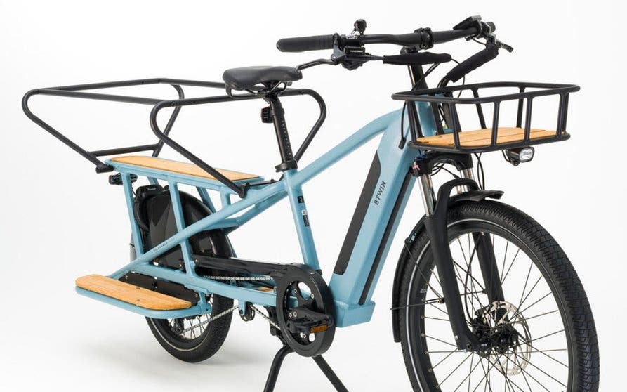 Adquisición Mata Puntero Decathlon lanza una bicicleta eléctrica de tipo "longtail" que puede con  hasta 170 kilos de carga