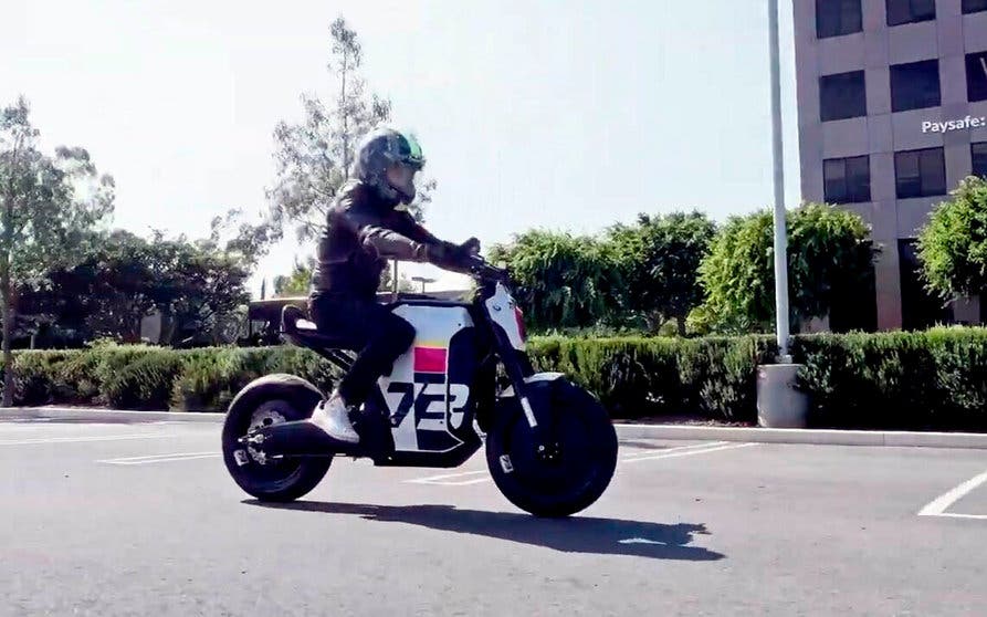  Super73 muestra en vídeo la C1X, la primera motocicleta eléctrica de la firma californiana que mantiene el lenguaje de diseño de sus bicicletas eléctricas. 
