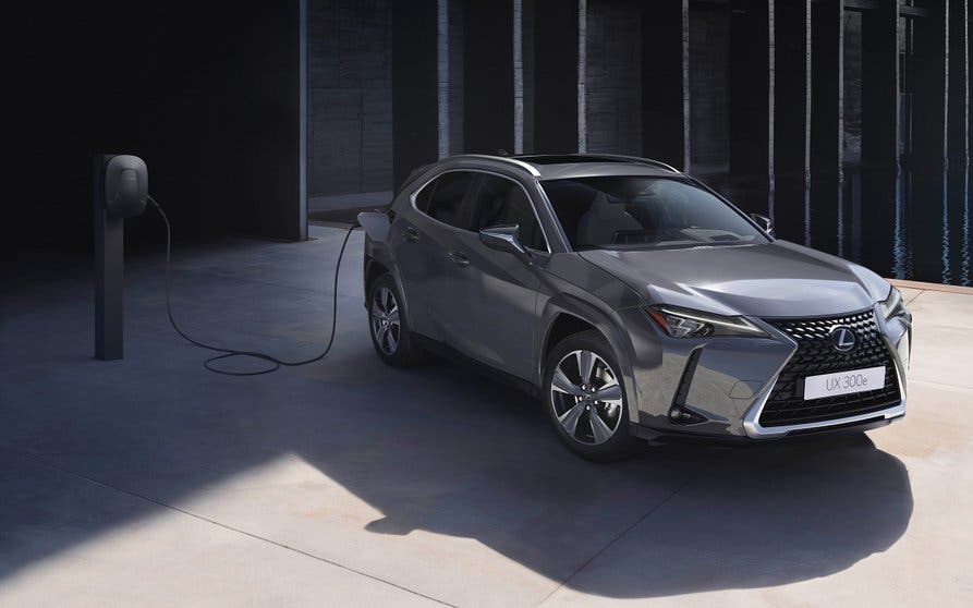  Estéticamente la versión de 2023 del Lexus UX 300e no difiere demasiado 