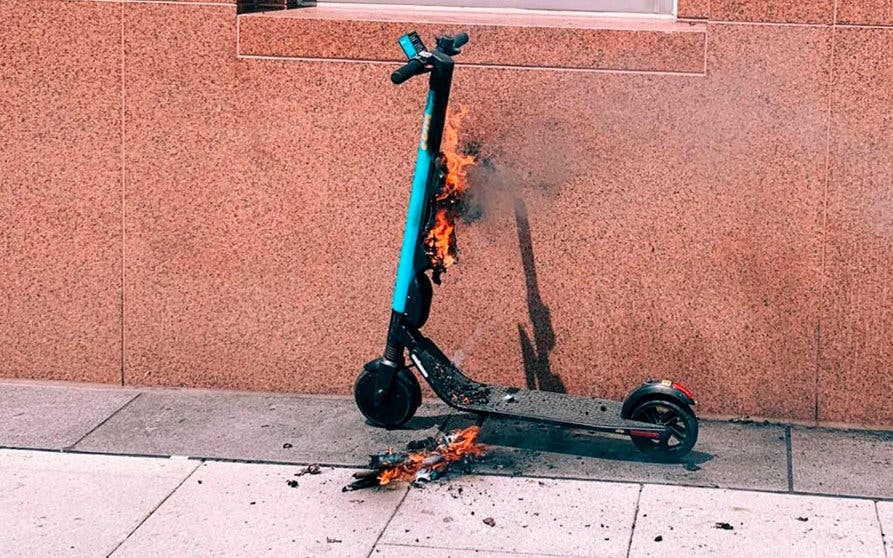  La popularización de los patinetes eléctricos ha aumentado también la probabilidad de incendio causado por un mantenimiento inadecuado. 