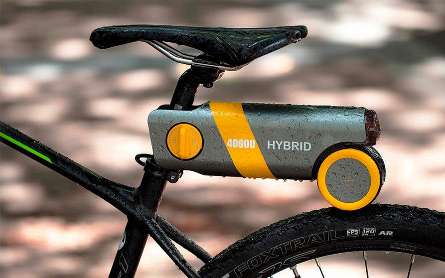  PikaBoost es un kit de conversión a bicicleta eléctrica que incluye motor batería y luz trasera, fácil de instalar y compatible con casi todas las bicicletas del mercado. 