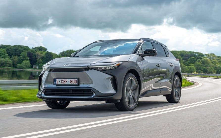  Toyota reinicia la producción del bZ4X eléctrico tras solucionar su fallo de seguridad 