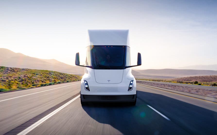  El Tesla Semi llegará a manos de su primer cliente el 1 de diciembre 