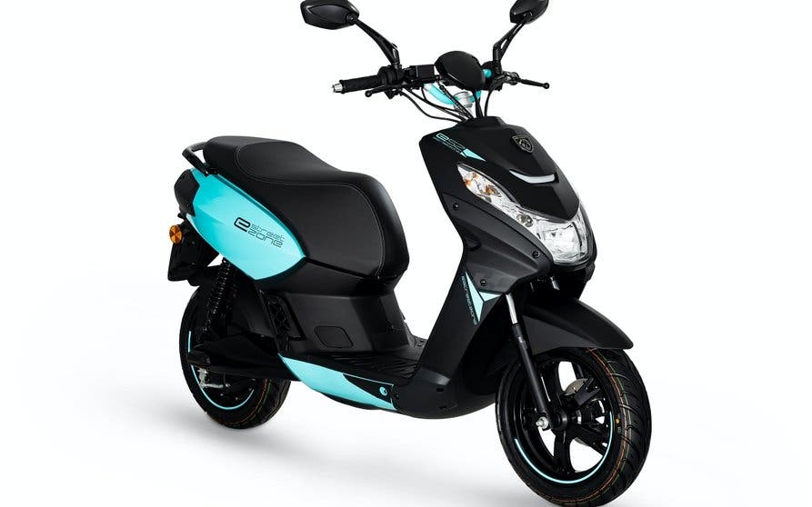  Peugeot presenta el e-Streetzone, un nuevo scooter eléctrico con   km de autonomía