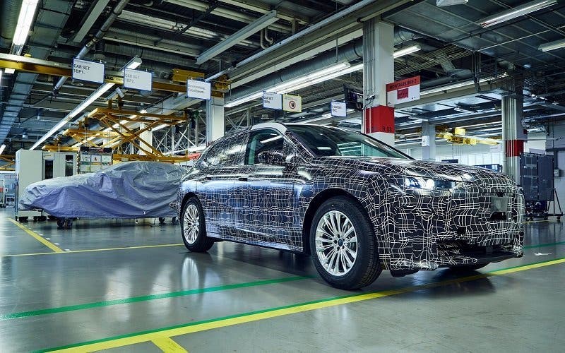  BMW nos enseña nuevas imágenes del iNext eléctrico de pre-producción 