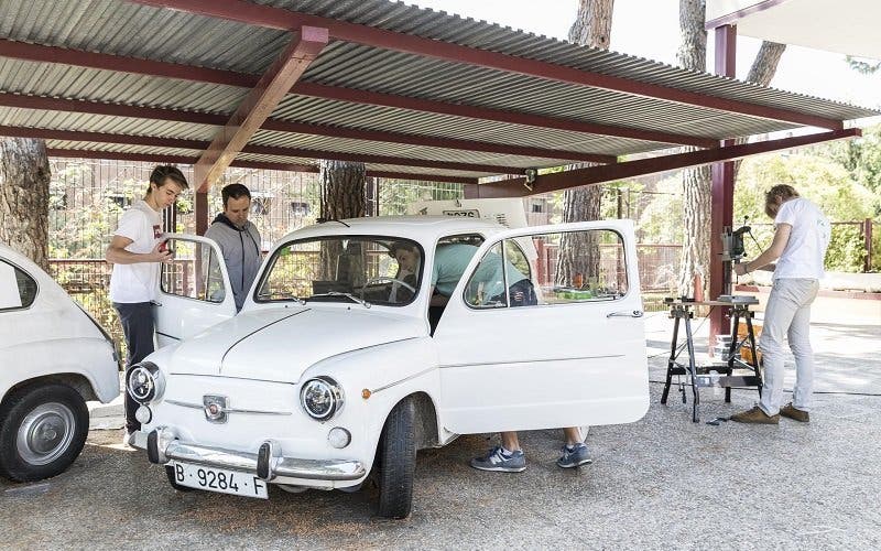  Un grupo de estudiantes transforma en eléctrico un antiguo SEAT 600 