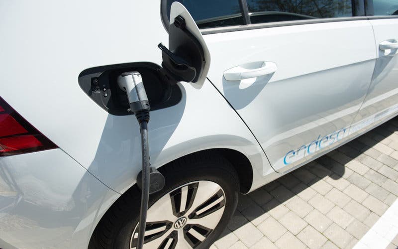  Endesa instalará puntos de carga rápida para coches eléctricos en 5.000 gasolineras. 