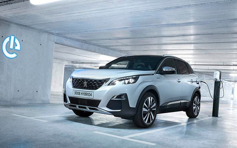  El Peugeot 3008 GT Hybrid4 se comercializará a partir de octubre de 2019. 