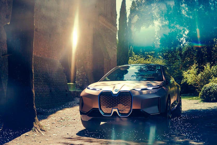  El BMW iNext eléctrico es cazado en su versión (casi) definitiva de producción. 