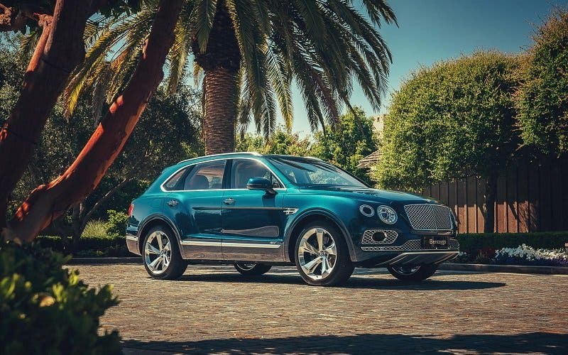  El Bentley Bentayga se convierte en híbrido enchufable: 50 km de autonomía y lujo de máximo nivel 