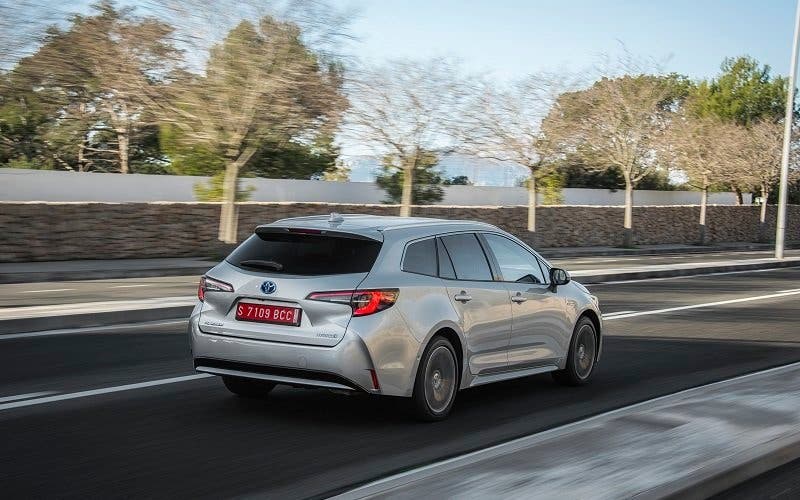  Para cargar con todo: estos son los coches híbridos con más maletero del mercado 