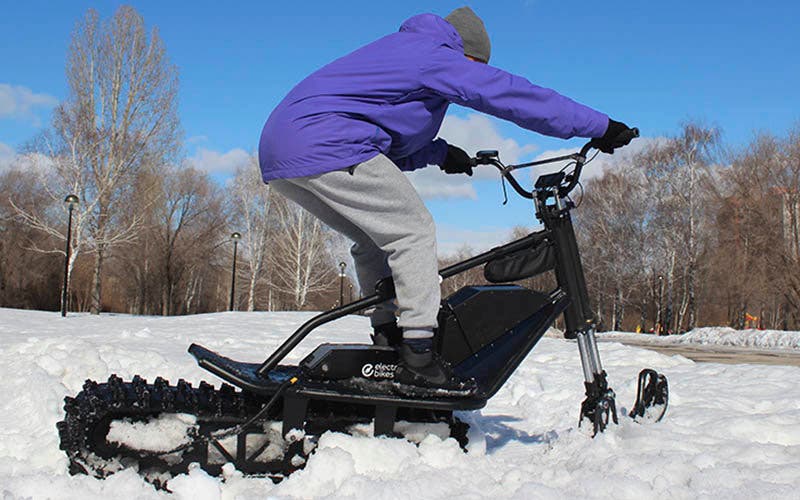  La moto eléctrica de nieve rusa Sniejik. 
