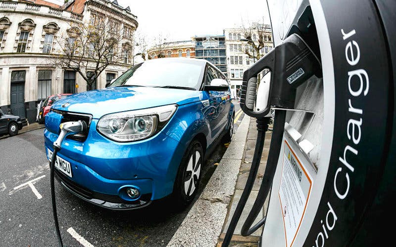  China lidera la carrera por el coche eléctrico, por delante de Europa, Japón y Estados Unidos. 