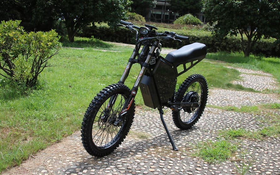  La Delfast Cross Dirt es una bicicleta eléctrica de cross por sus pedales, aunque puede considerarse una motocicleta a tenor de sus especificaciones. 