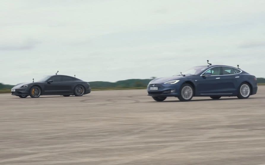  Drag race entre un Porsche Taycan Turbo S y el hasta ahora imbatible Tesla Model S. 