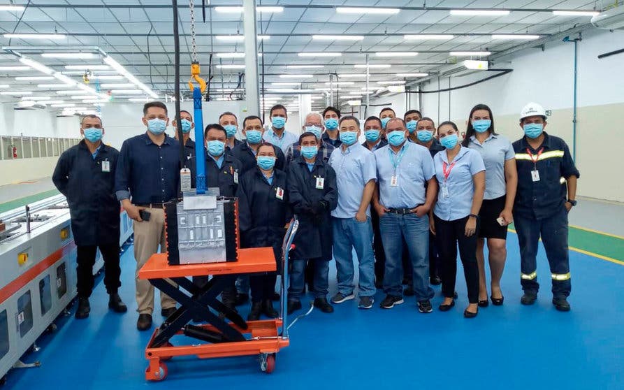  El equipo de ensamblaje de baterías en la fábrica de BYD en Manaos 