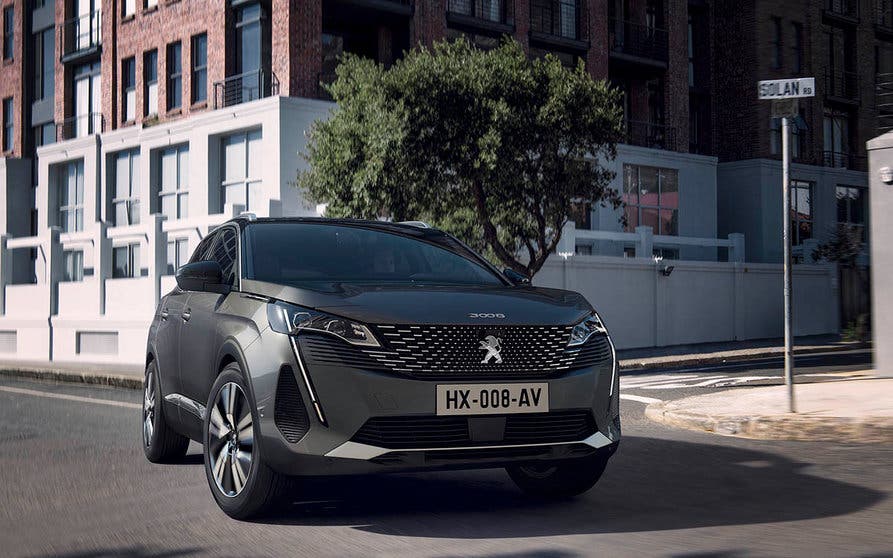  El Nuevo Peugeot 3008 incluye cambios estéticos en el frontal y en la zaga. 