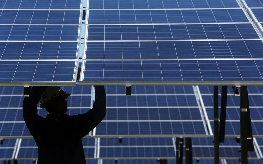  La energía solar y eólica toma el rumbo en la instalación de energía eléctrica a nivel mundial. 