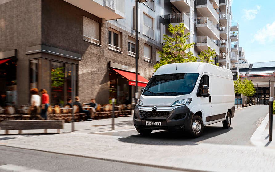  La nueva Citroën ë-Jumper podrá configurarse con dos capacidades de batería y, en función de ella, con hasta cuatro longitudes y tres alturas. 