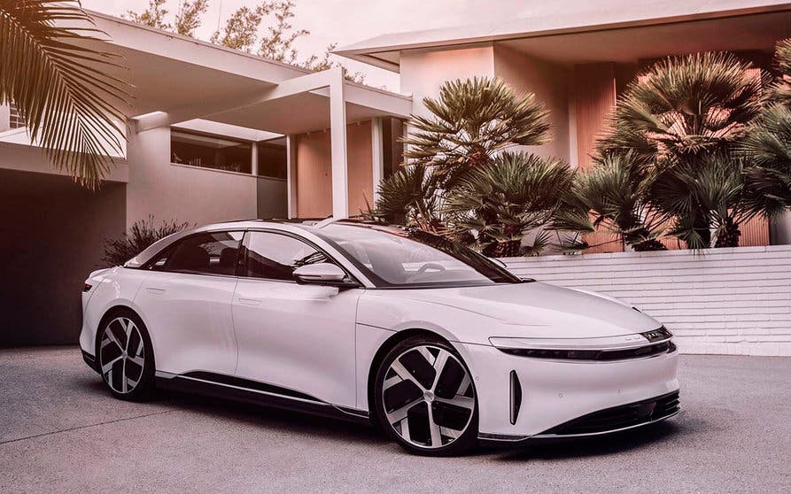  Ese es el Lucid Air definitivo, que conserva muchos de los rasgos del prototipo inicial presentado en 2017. 