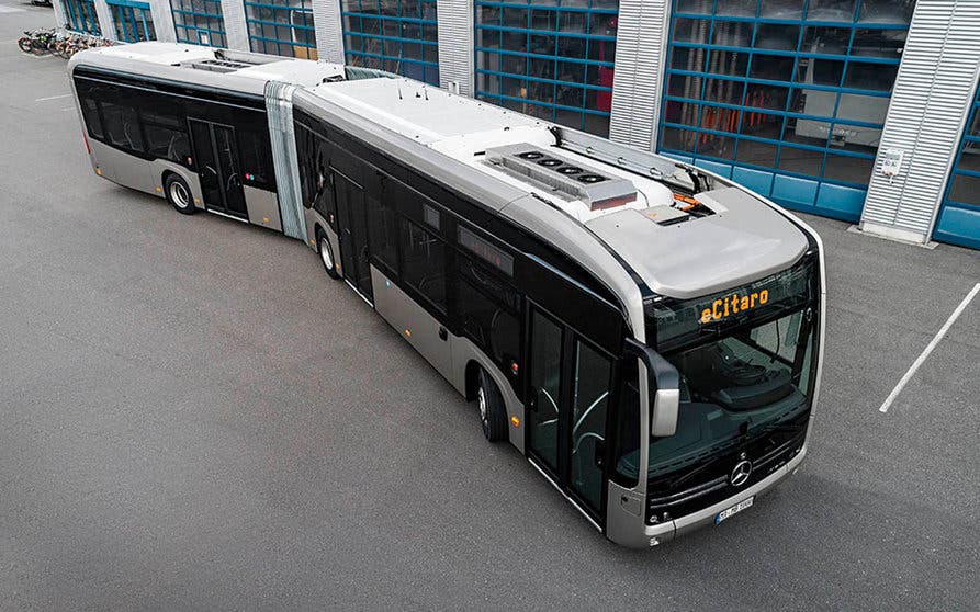  eCitaroG, el autobús eléctrico articulado de 18 metros de Mercedes-Benz con baterías de electrolito sólido. 