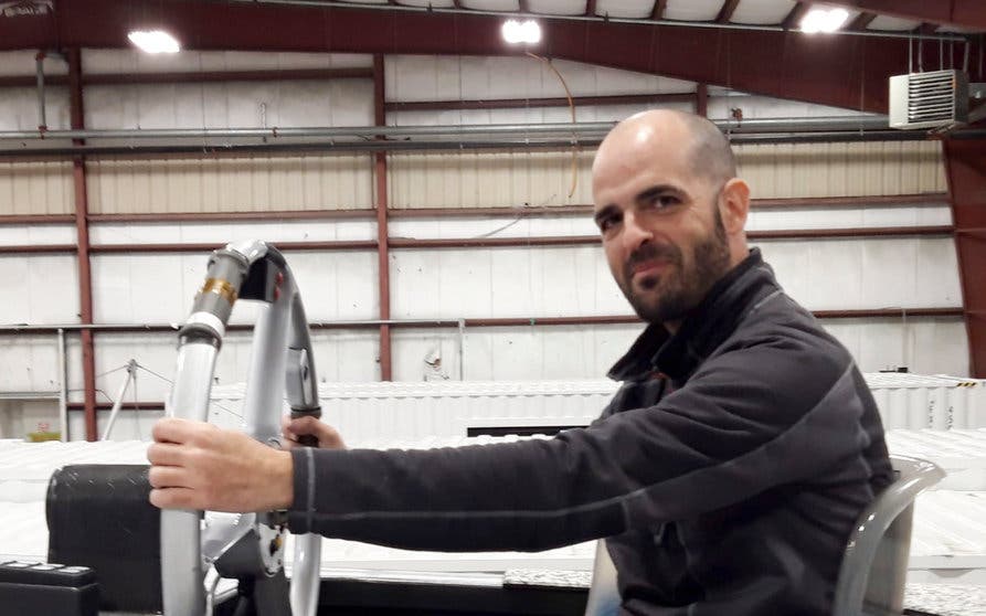  Carlos Freire Trigo al timón de un barco de America’s Cup, uno de sus últimos trabajos antes de Endurance Marine. 