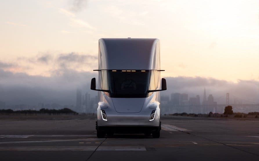  La mayor cadena de supermercados de EE.UU. triplica sus encargos del Tesla Semi 