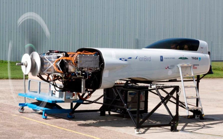  El fuselaje ionBird reproduce a escala el sistema de propulsión eléctrico del Spirit of Innovation, que tratará de batir el récord de velocidad de un vuelo eléctrico a principios del próximo año. 