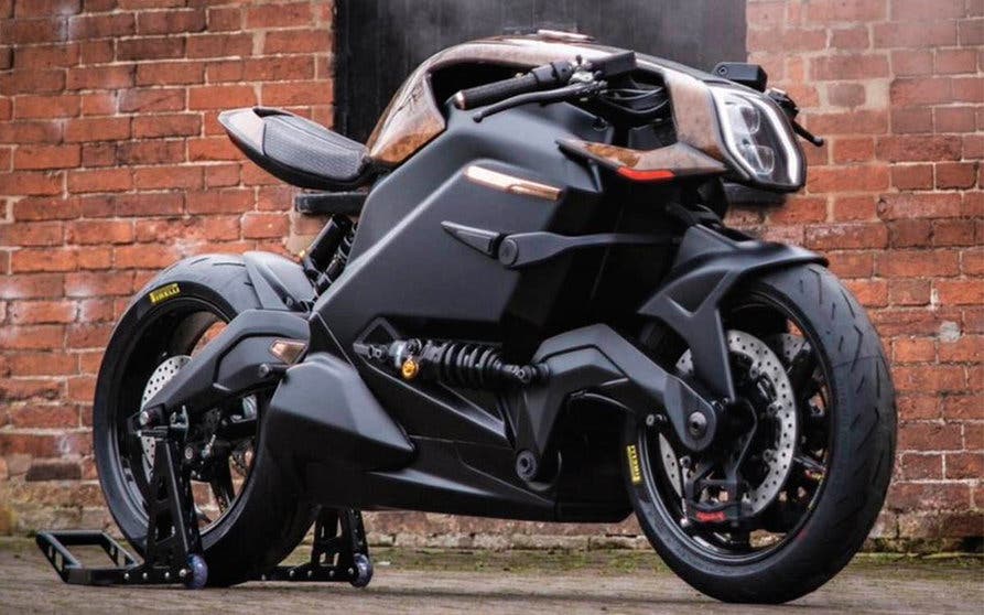  Mark Truman, su diseñador, ha comprado los activos de Arc Vehicles Ltd para resucitar la espectacular motocicleta eléctrica Arc Vector. 