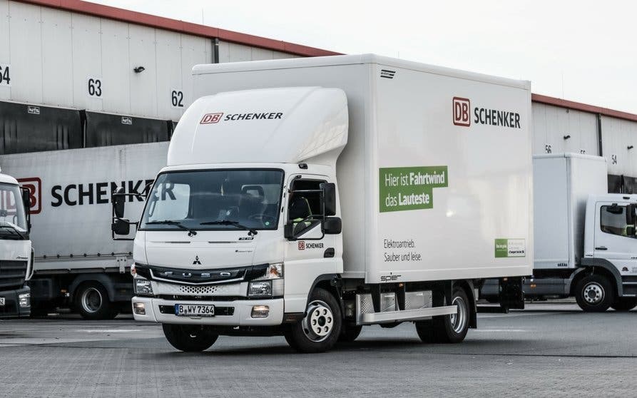  DB Schenker empezará a utilizar camiones eléctricos FUSO en España 