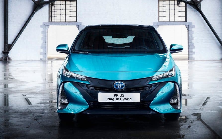  Toyota anuncia la llegada del Toyota Prius Plug-In, así como su precio y equipamiento. 