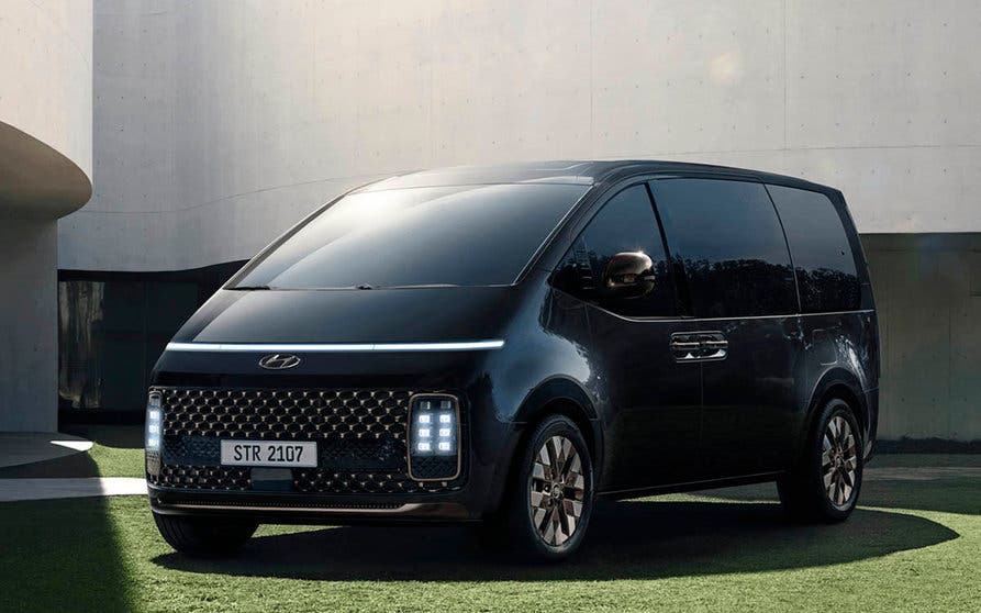  Hyundai ofrecerá una versión de hidrógeno y una híbrida enchufable del Staria. 