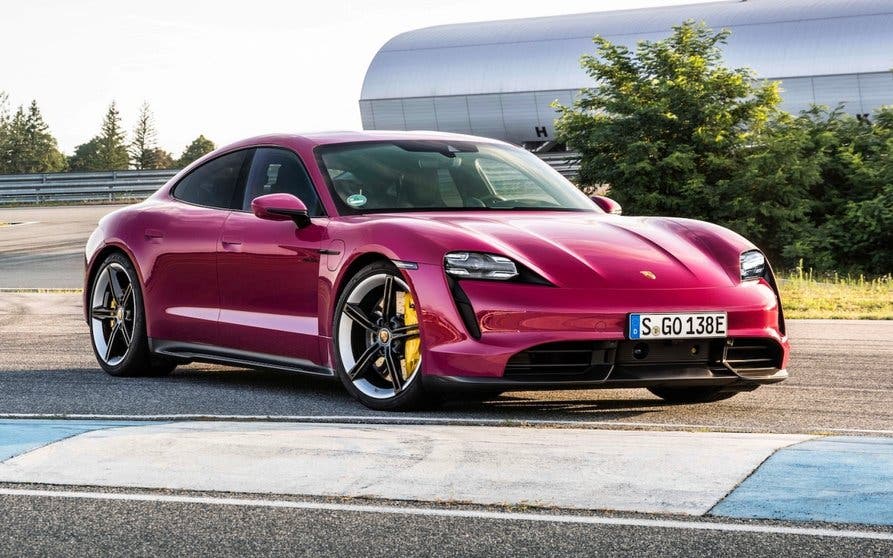  Porsche Taycan Turbo S. 