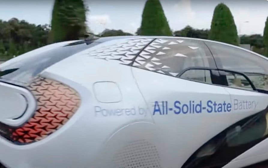  El Toyota LQ Concept con baterías sólidas testado en las pistas de prueba de Toyota. 