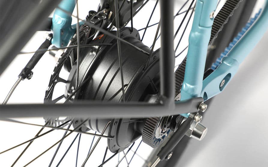  H700: nuevo sistema de propulsión para bicicletas eléctricas de Bafang, que incluye el motor eléctrico, la transmisión automática de dos velocidades, la batería y el controlador. 