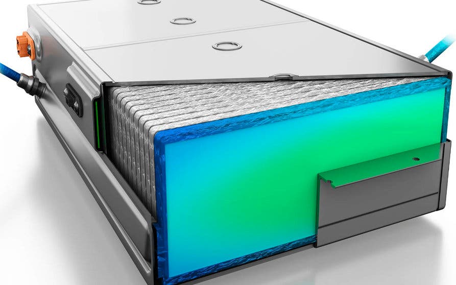  Mahle presenta una nueva tecnología para la refrigeración de la batería mediante el enfriamiento por inmersión: las celdas se lavan mediante un refrigerante no conductor que reparte el calor uniformemente por toda la batería reduciendo su temperatura. 