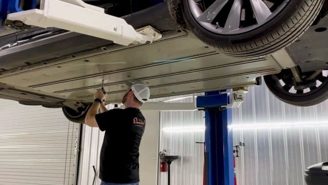 Una avería de 22.500 dólares en la batería de un Tesla se soluciona por 5.000 en un taller externo   Una avería de 22.500 dólares en la batería de un Tesla se soluciona por 5.000 en un taller externo
