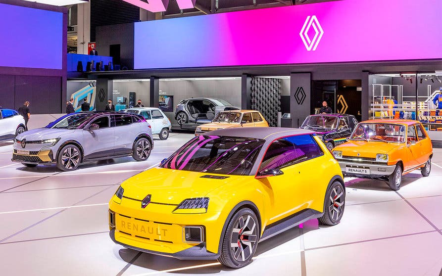  Renault mostro el nuevo Renault Megane E-Tech y el prototipo del Renault 5 eléctrico en el Salón del Automóvil de Múnich 2021. 