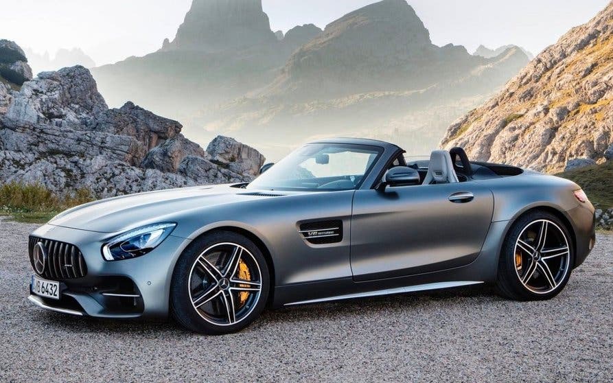  Mercedes-AMG GT Roadster. 