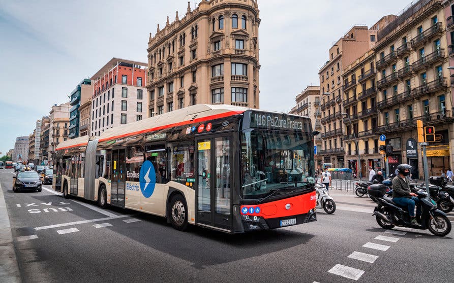  TMB encarga 210 autobuses eléctricos e híbridos para renovar la flota. 