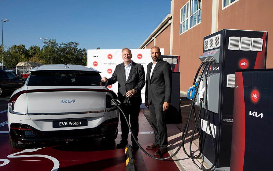  Inauguración de la nueva red de recarga ultrarrápida de Kia y EDP, que estará situada en más de 40 concesionarios oficiales del fabricante. 