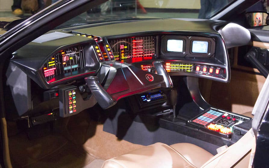  En los años 80, el coche fantástico representaba la ciencia ficción de la tecnología aplicada a un coche capaz de pensar y conducir por sí mismo. Hoy, la tecnología está cada vez más cerca de convertirlo en realidad. 