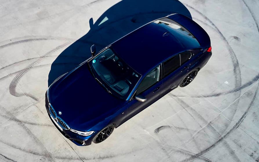  El BMW Serie 3 eléctrico basado en la plataforma de tecnología Neue Klasse pretende llegar a convertirse en referencia en su segmento, por encima del Tesla Model 3. 
