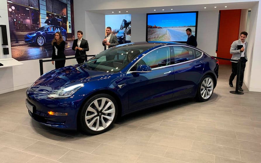  El Tesla Model 3 es el coche eléctrico que más rápido se vende: 215.000 unidades cada año a razón de 24 cada hora. 