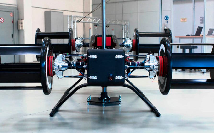  Demostrador eléctrico de 80 kg de Cyclotech, dotado del sistema de propulsión "Cyclogyro" realiza su primer vuelo de pruebas controlado. 