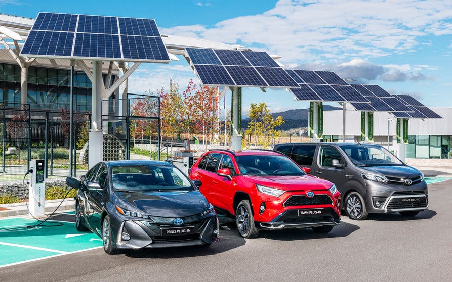  Modelos eléctricos e híbridos enchufables de Toyota. 